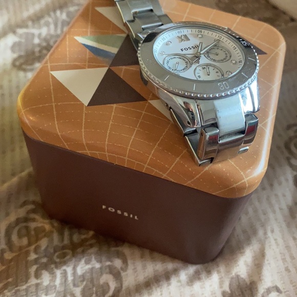 Silver Fossil watch - Picture 3 of 6